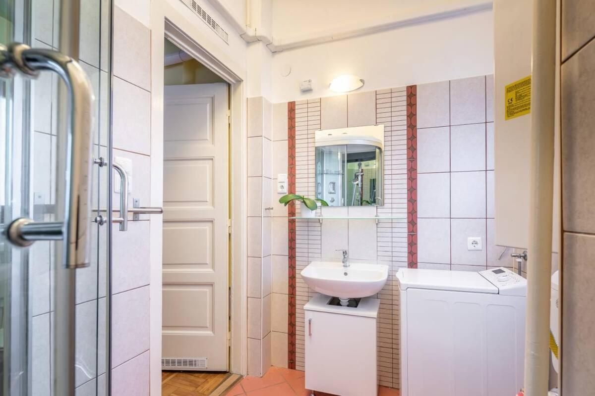 Vamhaz Boulevard Apartments Budapest Exteriör bild