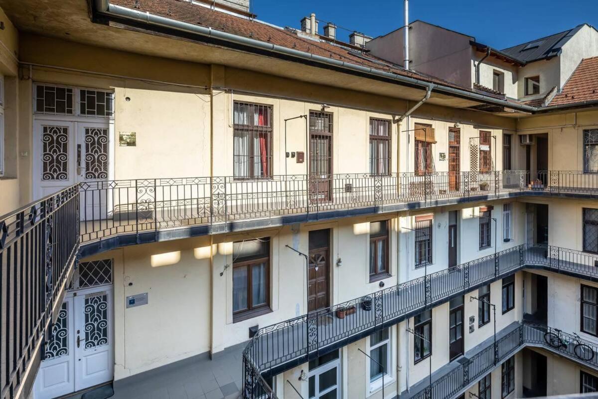 Vamhaz Boulevard Apartments Budapest Exteriör bild