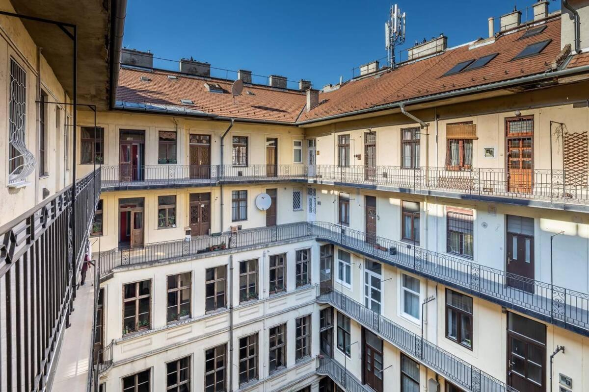 Vamhaz Boulevard Apartments Budapest Exteriör bild