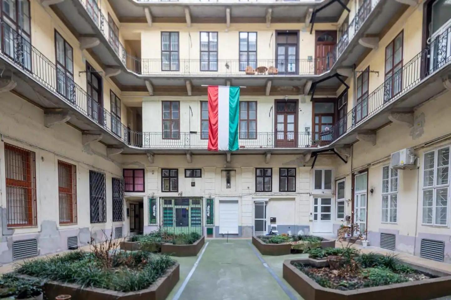 Vamhaz Boulevard Apartments Budapest Exteriör bild