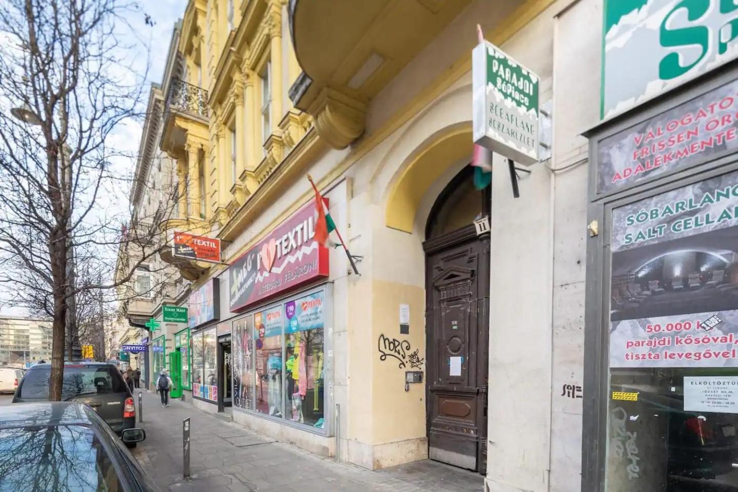 Vamhaz Boulevard Apartments Budapest Exteriör bild