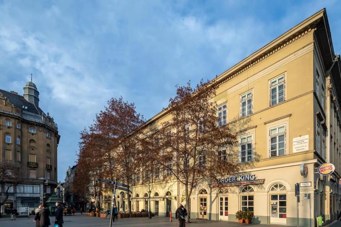 Vamhaz Boulevard Apartments Budapest Exteriör bild
